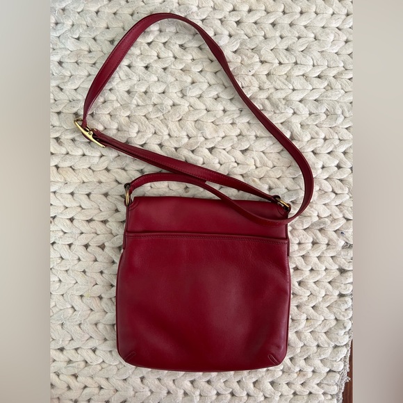 Vintage Legacy COACH Crossbody Leather Red Goldtone Hardware 9592 - Picture 3 of 5